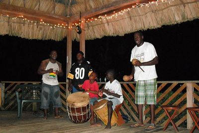 garifuna drummers playing at restaurant